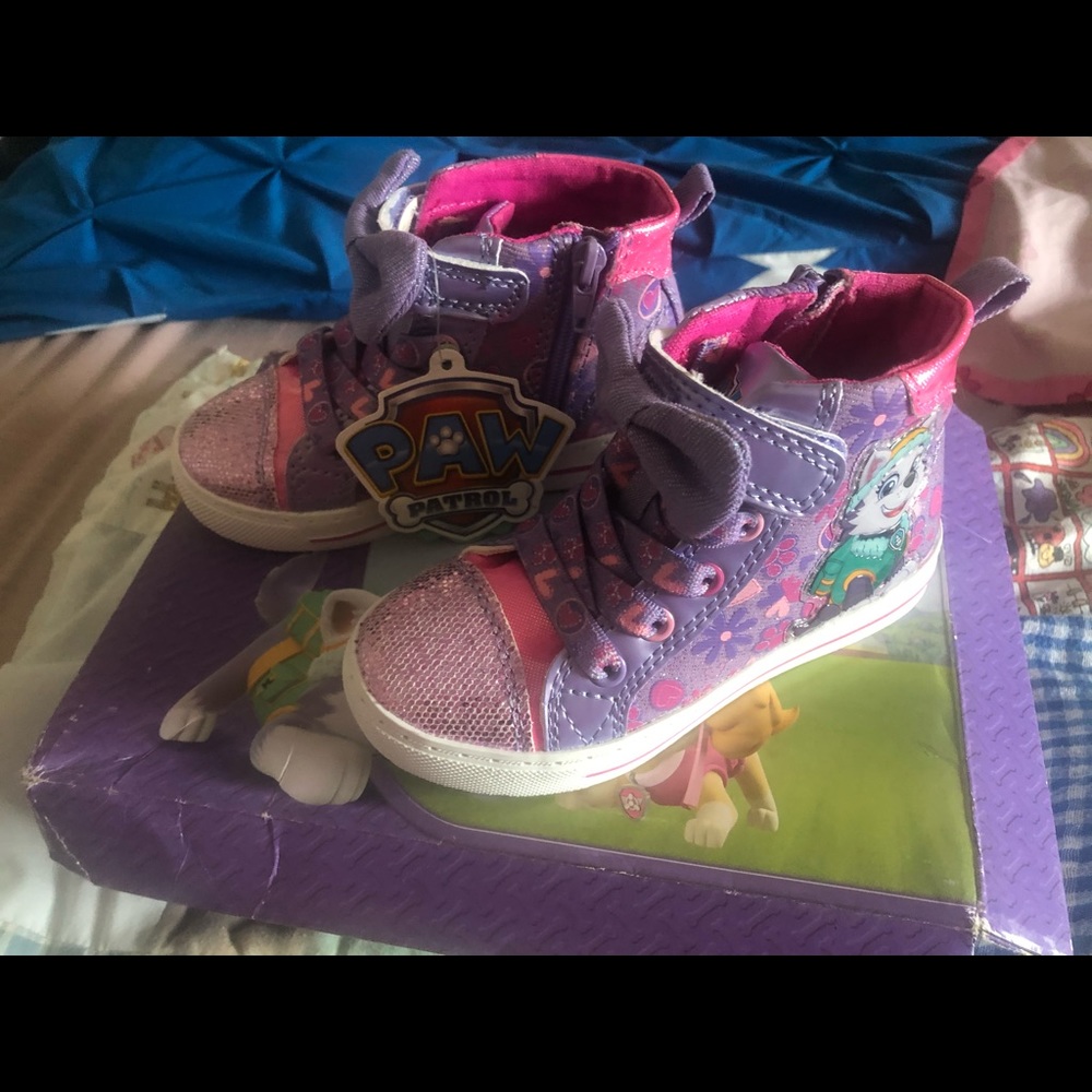 Girls shoes